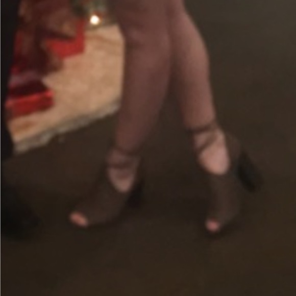 Open toe heels - Picture 3 of 3